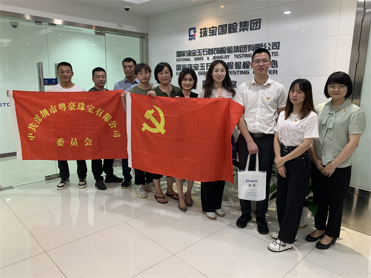 尊龙凯时人生就是搏党员代表合照.jpg